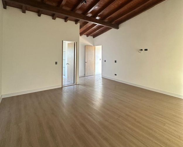 Casa de 4 alcobas en venta en El Porvenir, Rionegro, 300 m² · foto 10 de 17