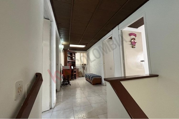 Casa de 4 alcobas en venta en Niza Norte, Bogotá, 295 m² · foto 4 de 15