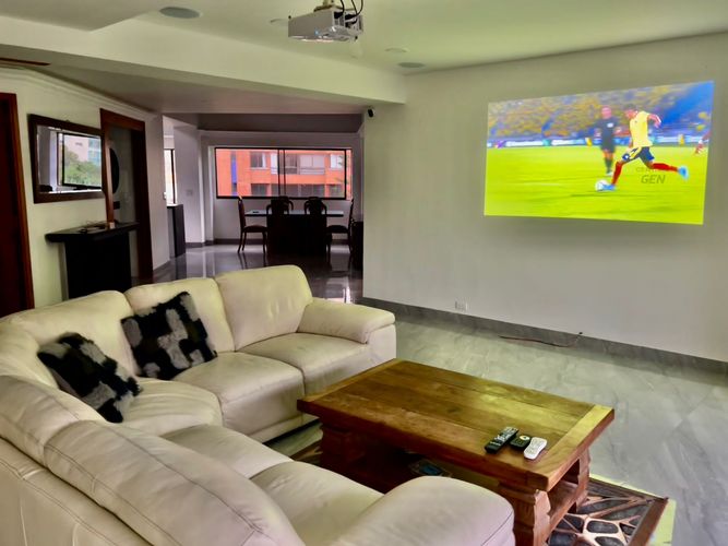Apartamento en venta en El Poblado, Medellín · foto 2 de 16