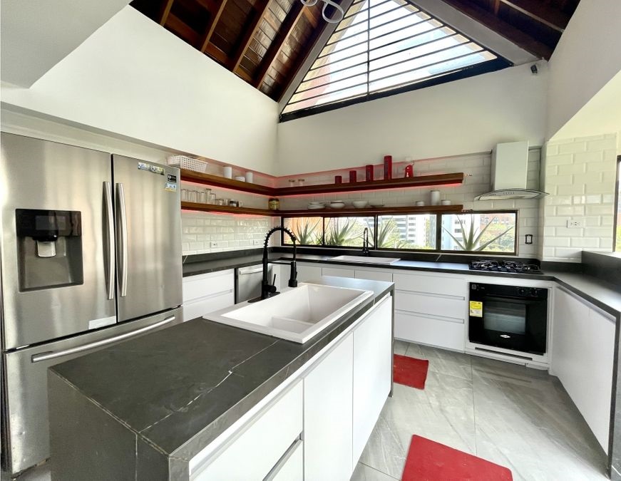 Apartamento en venta en El Poblado, Medellín · foto 4 de 16