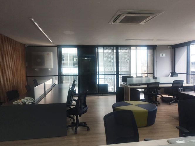 Oficina en arriendo en El Poblado, Medellín, 157 m² · foto 5 de 18