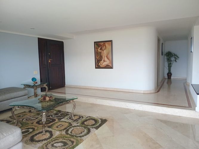 Apartamento de 3 alcobas en arriendo en El Poblado, Medellín, 210 m² · foto 3 de 20