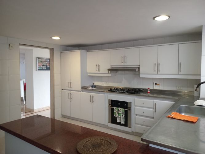 Apartamento de 3 alcobas en arriendo en El Poblado, Medellín, 210 m² · foto 8 de 20