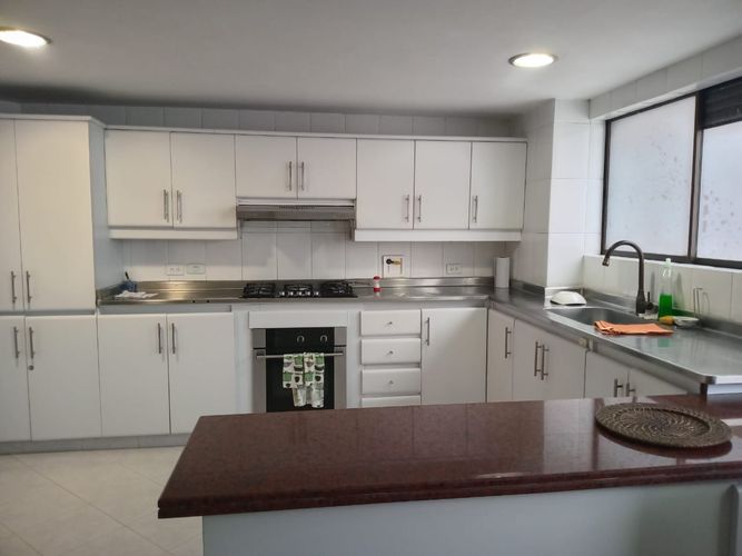 Apartamento de 3 alcobas en arriendo en El Poblado, Medellín, 210 m² · foto 9 de 20
