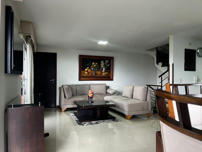 Casa de 5 alcobas en venta en Loma Del Chocho, Envigado, 240 m² · foto 2 de 16