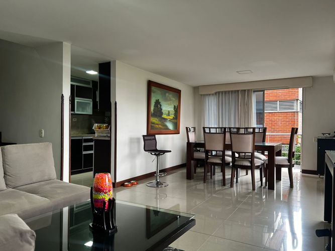 Casa de 5 alcobas en venta en Loma Del Chocho, Envigado, 240 m² · foto 3 de 16