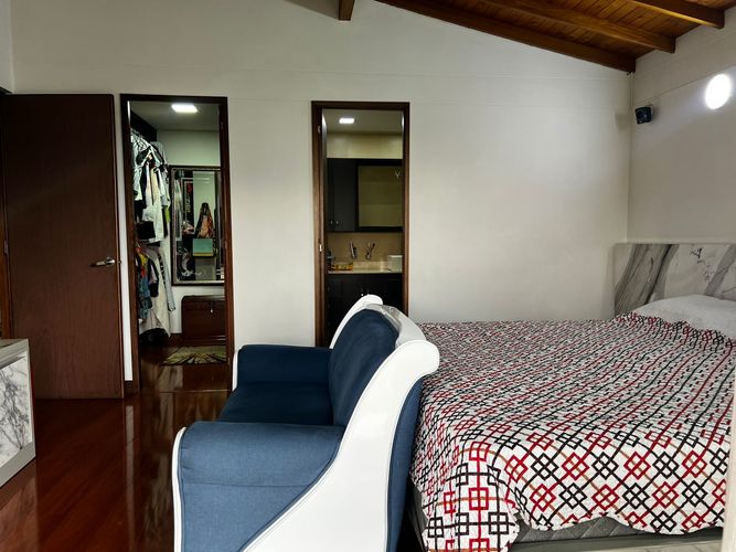 Casa de 5 alcobas en venta en Loma Del Chocho, Envigado, 240 m² · foto 8 de 16