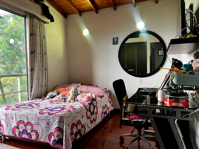 Casa de 5 alcobas en venta en Loma Del Chocho, Envigado, 240 m² · foto 13 de 16