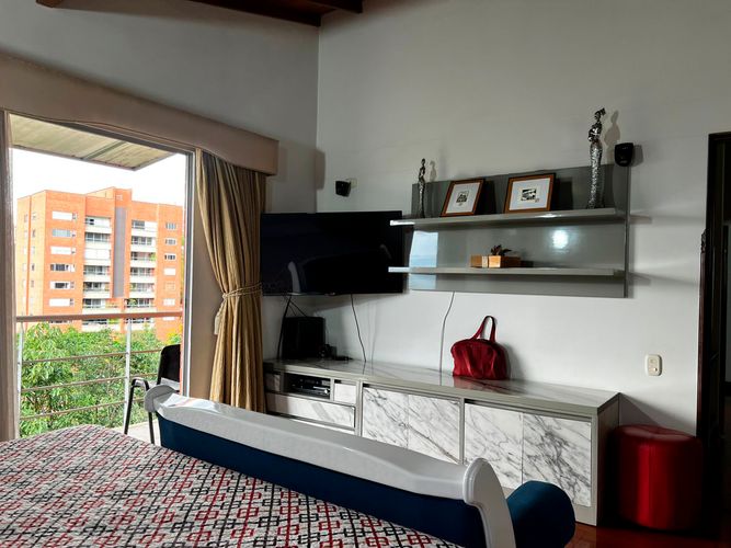 Casa de 5 alcobas en venta en Loma Del Chocho, Envigado, 240 m² · foto 14 de 16