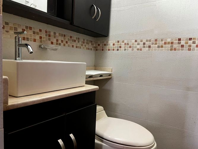 Casa de 5 alcobas en venta en Loma Del Chocho, Envigado, 240 m² · foto 15 de 16