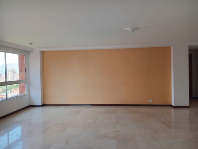 Apartamento de 3 alcobas en arriendo en El Poblado, Medellín, 192 m² · foto 2 de 19