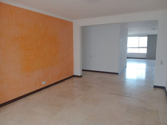 Apartamento de 3 alcobas en arriendo en El Poblado, Medellín, 192 m² · foto 4 de 19