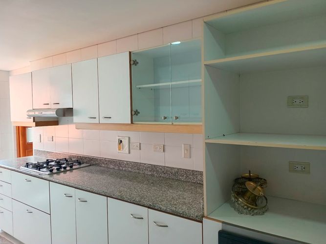 Apartamento de 3 alcobas en arriendo en El Poblado, Medellín, 192 m² · foto 5 de 19