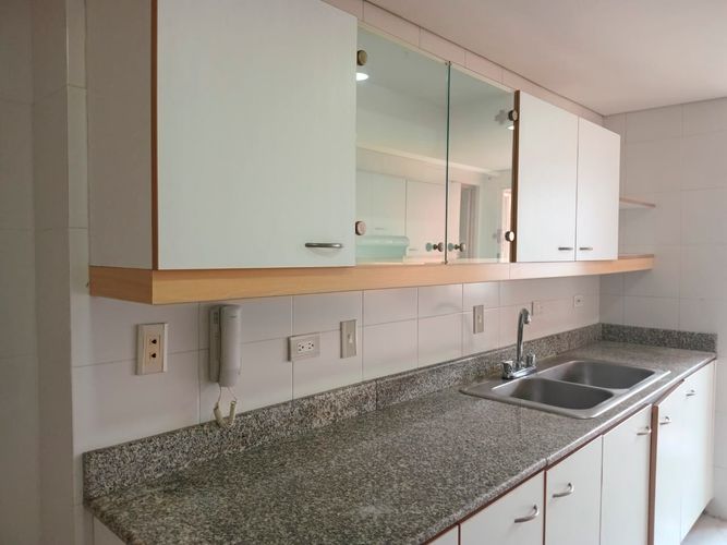 Apartamento de 3 alcobas en arriendo en El Poblado, Medellín, 192 m² · foto 6 de 19
