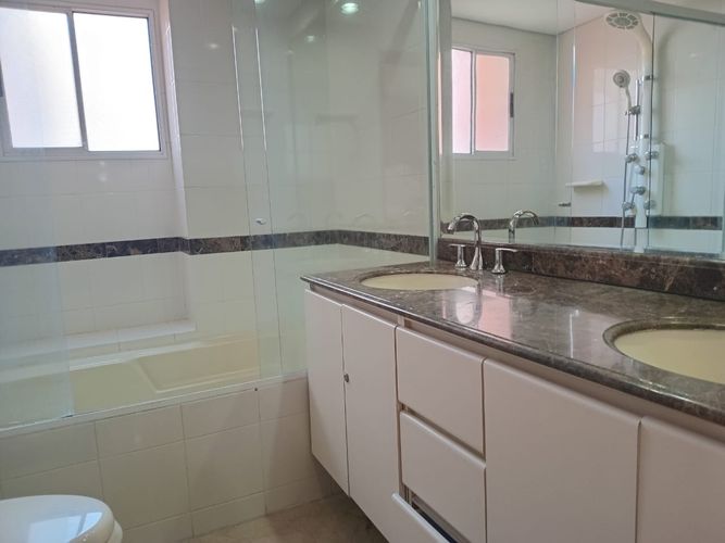 Apartamento de 3 alcobas en arriendo en El Poblado, Medellín, 192 m² · foto 7 de 19