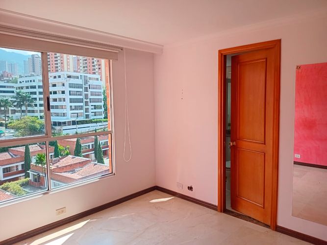 Apartamento de 3 alcobas en arriendo en El Poblado, Medellín, 192 m² · foto 13 de 19
