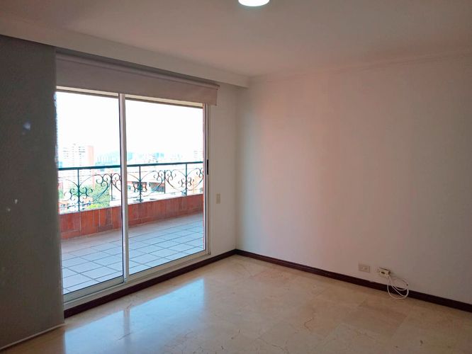 Apartamento de 3 alcobas en arriendo en El Poblado, Medellín, 192 m² · foto 15 de 19