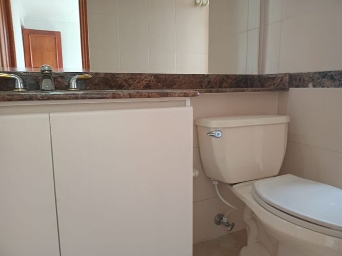 Apartamento de 3 alcobas en arriendo en El Poblado, Medellín, 192 m² · foto 17 de 19
