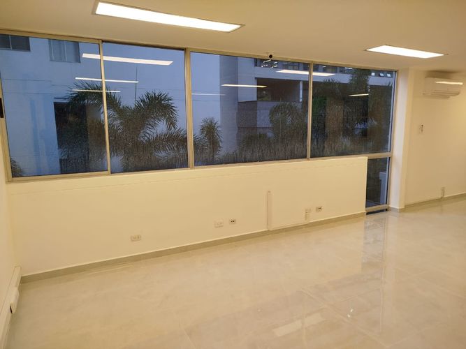 Oficina en arriendo en El Poblado, Medellín, 69 m² · foto 2 de 7