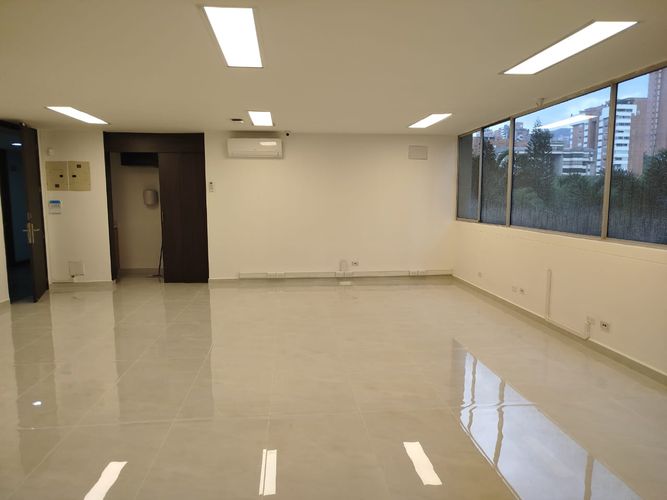 Oficina en arriendo en El Poblado, Medellín, 69 m² · foto 3 de 7