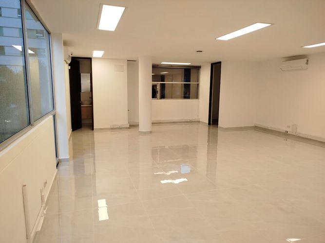 Oficina en arriendo en El Poblado, Medellín, 69 m² · foto 5 de 7