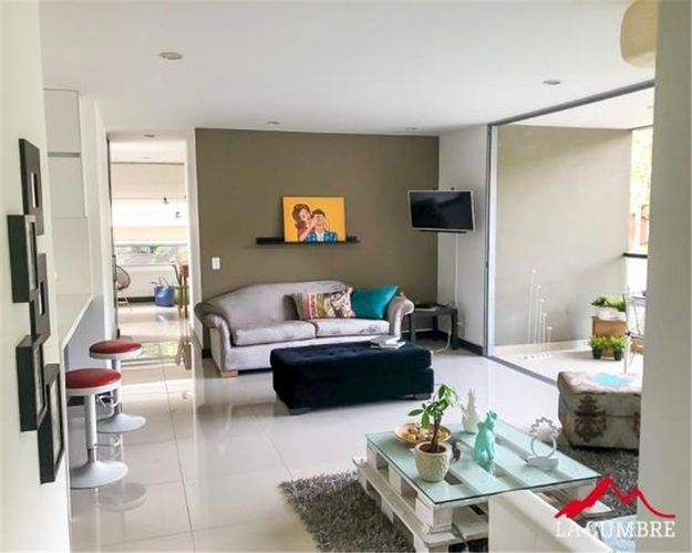 Apartamento de 2 alcobas en arriendo en Los Balsos, Medellín, 92 m² · foto 2 de 8
