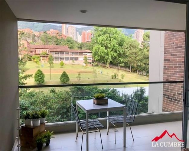 Apartamento de 2 alcobas en arriendo en Los Balsos, Medellín, 92 m² · foto 4 de 8