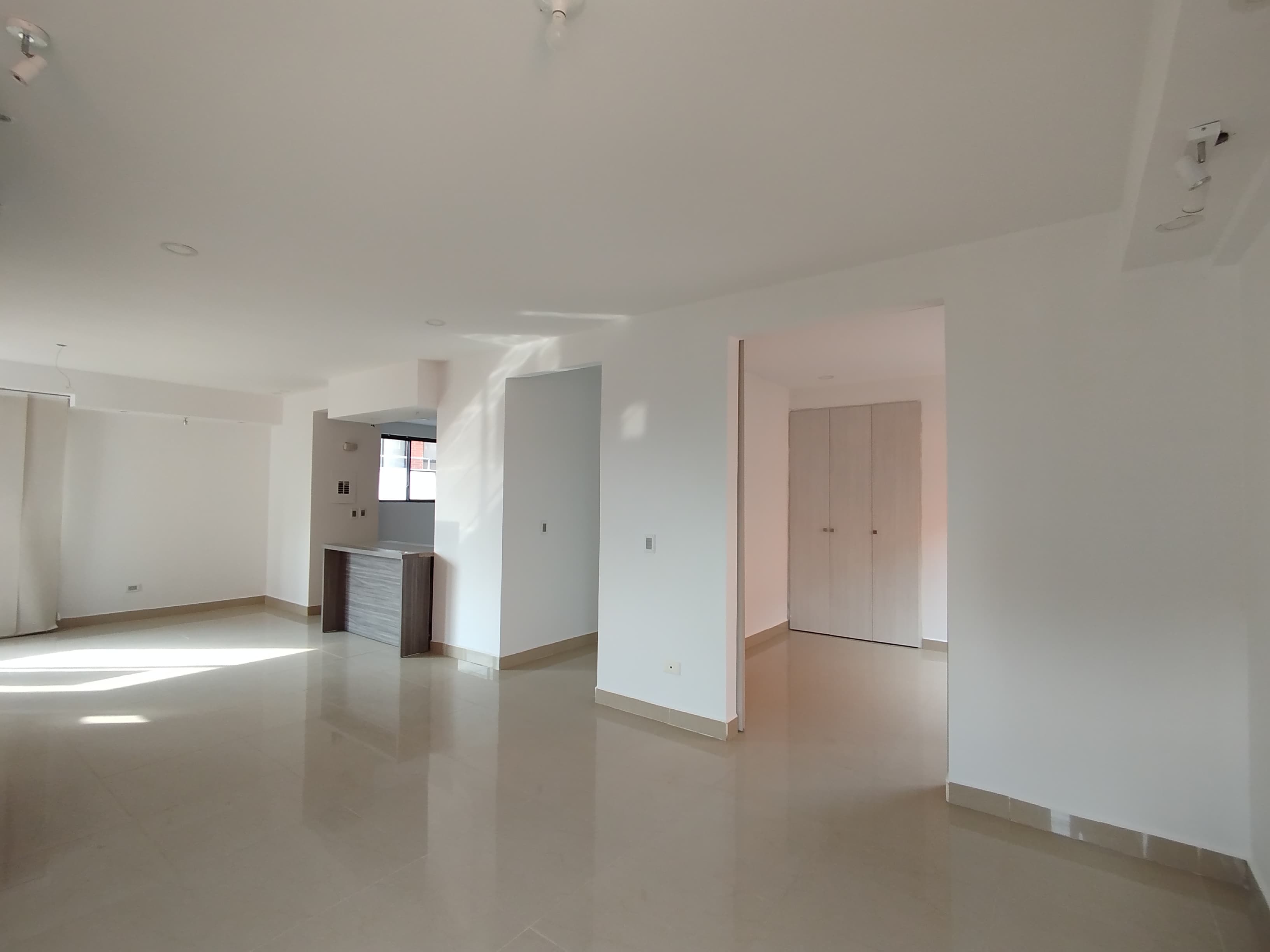 Apartamento en venta en Pinares, Pereira · foto 2 de 10
