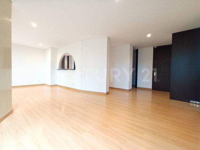 Apartamento en venta en Lagos De Cordoba, Bogotá · foto 5 de 24