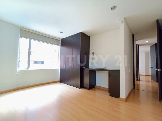 Apartamento en venta en Lagos De Cordoba, Bogotá · foto 8 de 24
