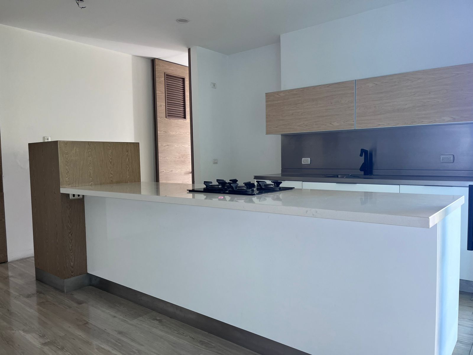 Apartamento en arriendo en El Poblado, Medellín · foto 7 de 19