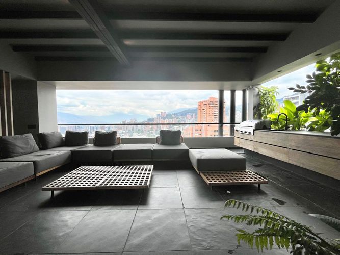 Apartamento de 1 alcoba en venta en El Poblado, Medellín, 249 m² · foto 2 de 18