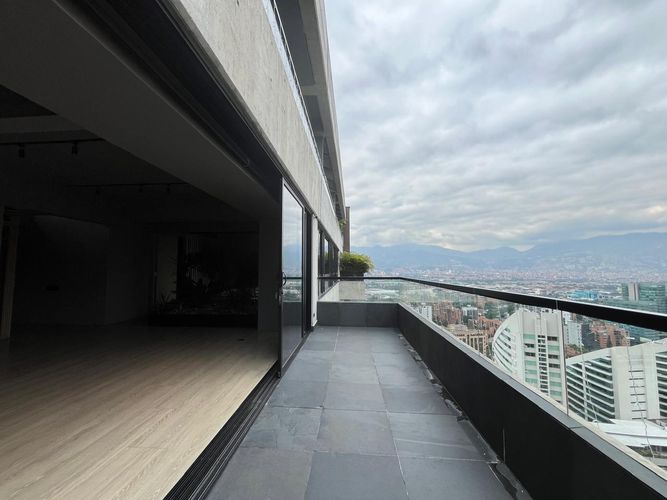 Apartamento de 1 alcoba en venta en El Poblado, Medellín, 249 m² · foto 17 de 18
