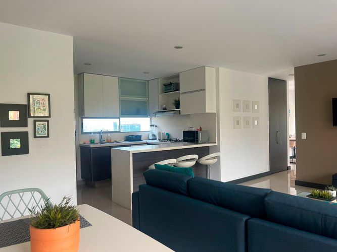 Apartamento de 2 alcobas en arriendo en El Poblado, Medellín, 92 m² · foto 4 de 19