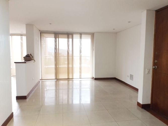 Apartamento de 2 alcobas en arriendo en Loma De Los Gonzalez, Medellín, 112 m² · foto 2 de 18