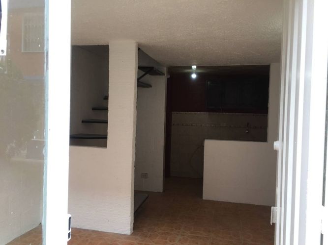 Casa de 2 alcobas en venta en Centro Fontibon, Bogotá, 40 m² · foto 2 de 21