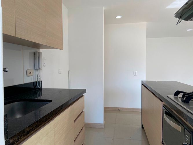 Apartamento de 2 alcobas en venta en Tres Esquinas, Sabaneta, 71 m² · foto 3 de 20