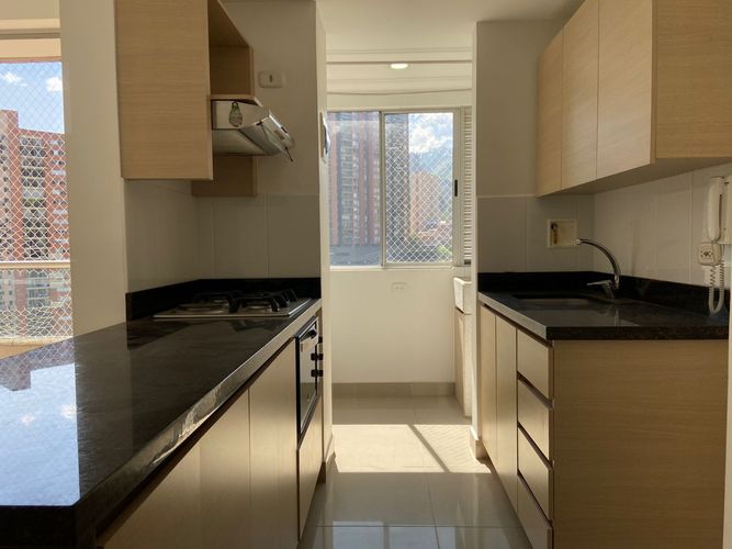 Apartamento de 2 alcobas en venta en Tres Esquinas, Sabaneta, 71 m² · foto 5 de 20