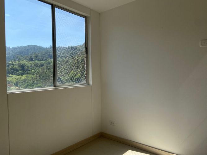 Apartamento de 2 alcobas en venta en Tres Esquinas, Sabaneta, 71 m² · foto 8 de 20