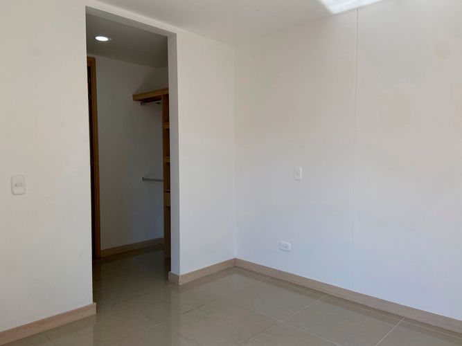 Apartamento de 2 alcobas en venta en Tres Esquinas, Sabaneta, 71 m² · foto 10 de 20