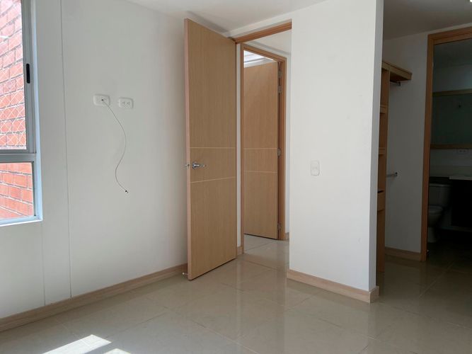 Apartamento de 2 alcobas en venta en Tres Esquinas, Sabaneta, 71 m² · foto 13 de 20