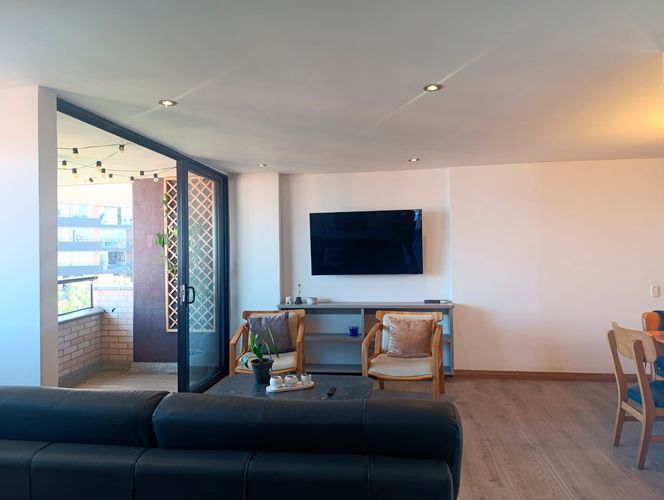 Apartamento de 2 alcobas en arriendo en El Poblado, Medellín, 86 m² · foto 2 de 19