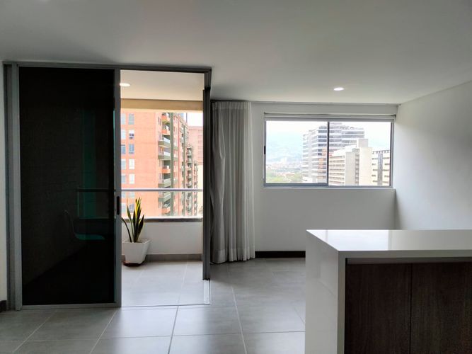 Apartamento de 2 alcobas en arriendo en El Poblado, Medellín, 78 m² · foto 2 de 18