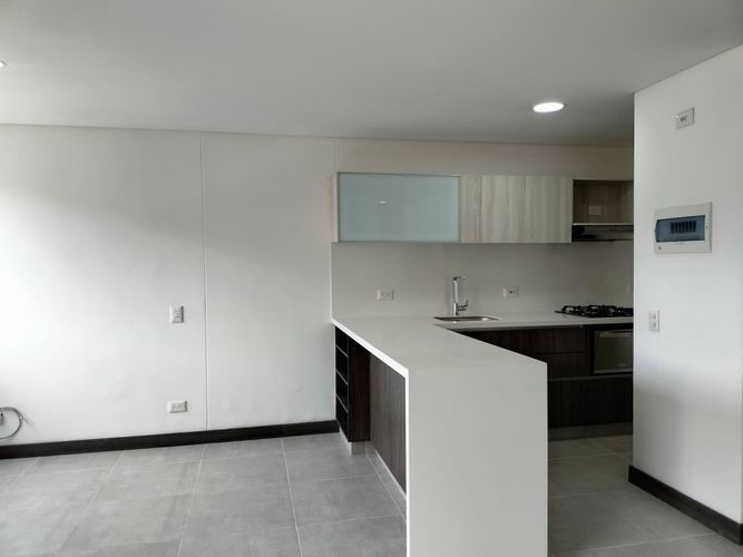 Apartamento de 2 alcobas en arriendo en El Poblado, Medellín, 78 m² · foto 3 de 18