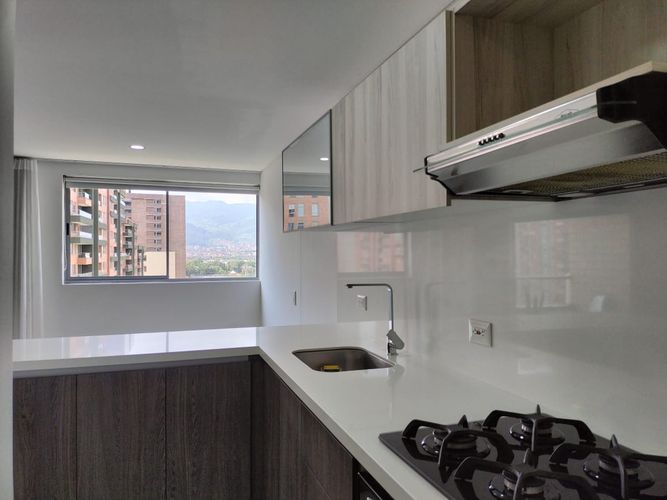 Apartamento de 2 alcobas en arriendo en El Poblado, Medellín, 78 m² · foto 6 de 18