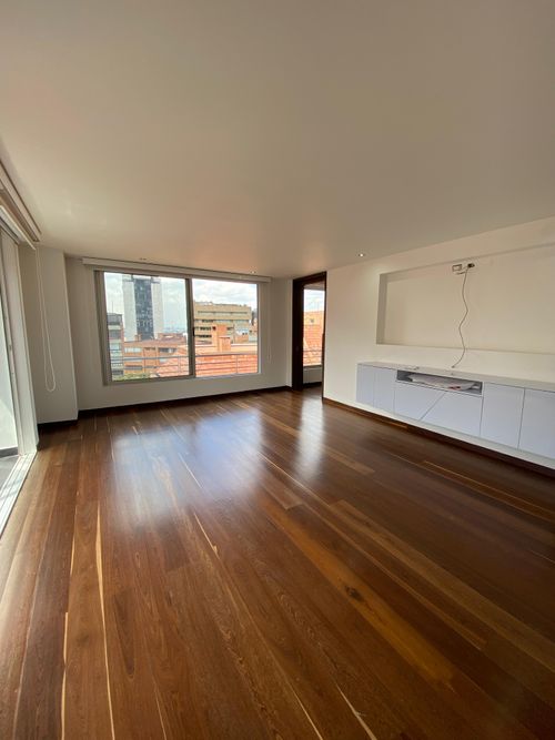 Apartamento de 5 alcobas en venta en Los Rosales, Bogotá, 262 m² · foto 2 de 19
