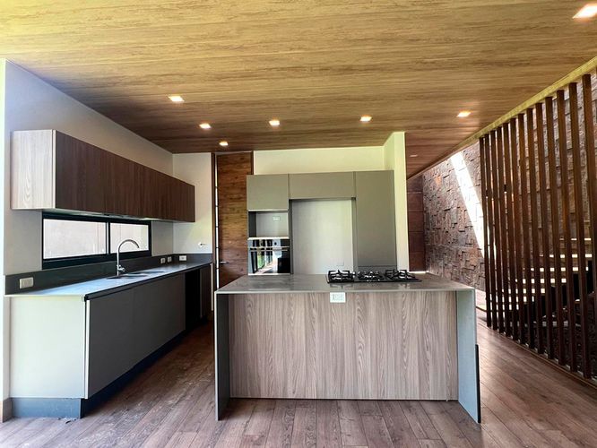 Casa de 3 alcobas en venta en Loma Del Chocho, Envigado, 300 m² · foto 5 de 17