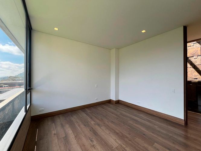 Casa de 3 alcobas en venta en Loma Del Chocho, Envigado, 300 m² · foto 6 de 17