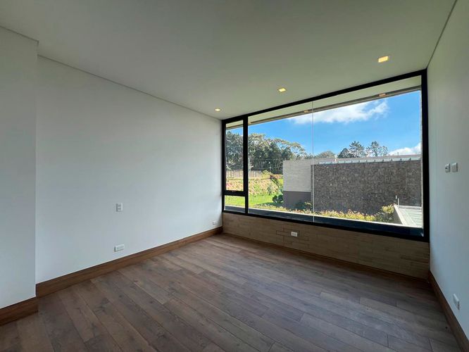 Casa de 3 alcobas en venta en Loma Del Chocho, Envigado, 300 m² · foto 7 de 17