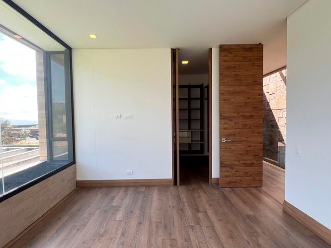 Casa de 3 alcobas en venta en Loma Del Chocho, Envigado, 300 m² · foto 8 de 17